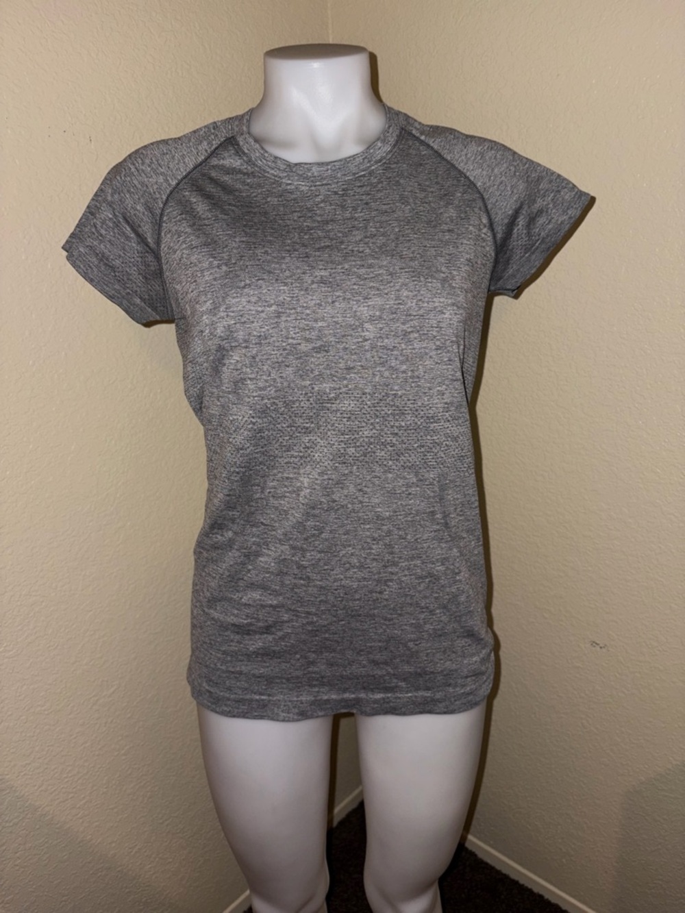 lululemon athletica Heather Gray Short Sleeve Crew Tee